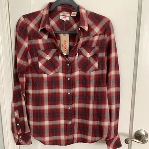 Levi’s tailor fit pearl button flannel